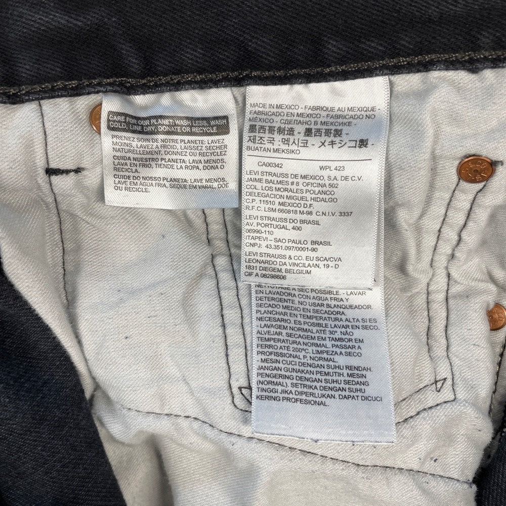 Levi's 501 Black Denim Jeans Mens Relaxed Fit‎ Button Fly Size 38x34 - Picture 3 of 7